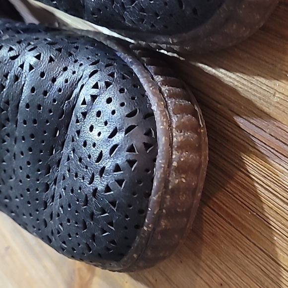 Comfy Clarks black moccasins - Picture 7 of 16
